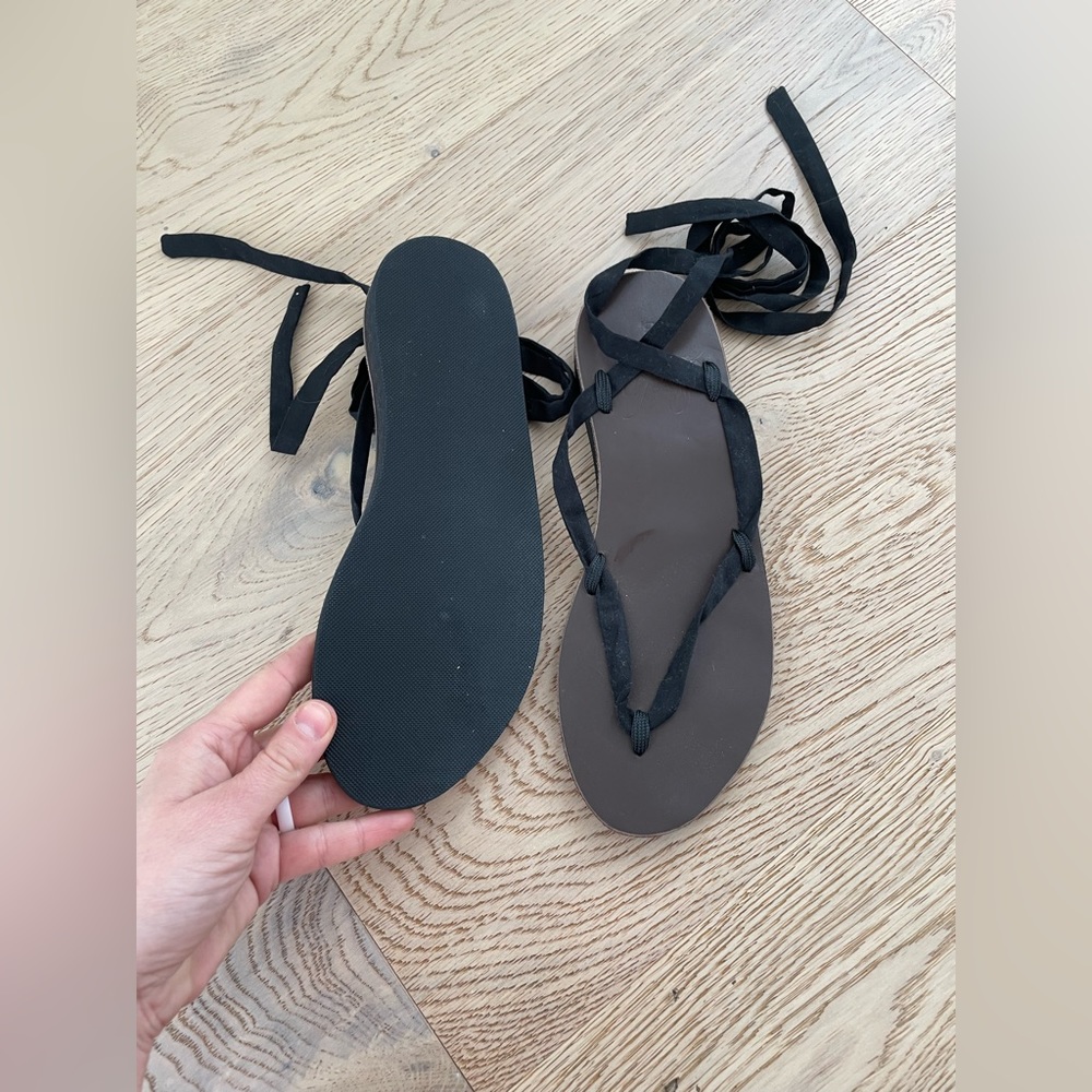 Sseko Black Rubbon Sandals Size 8 Brand new with extra ribbon